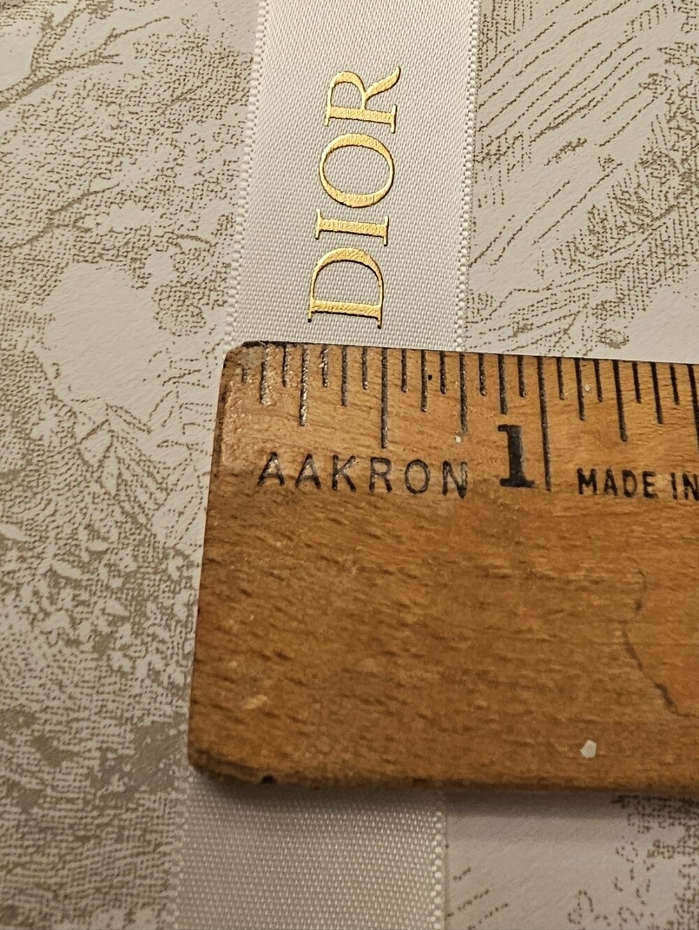 Dior White Ribbon with Gold Logo - Picture 3 of 8